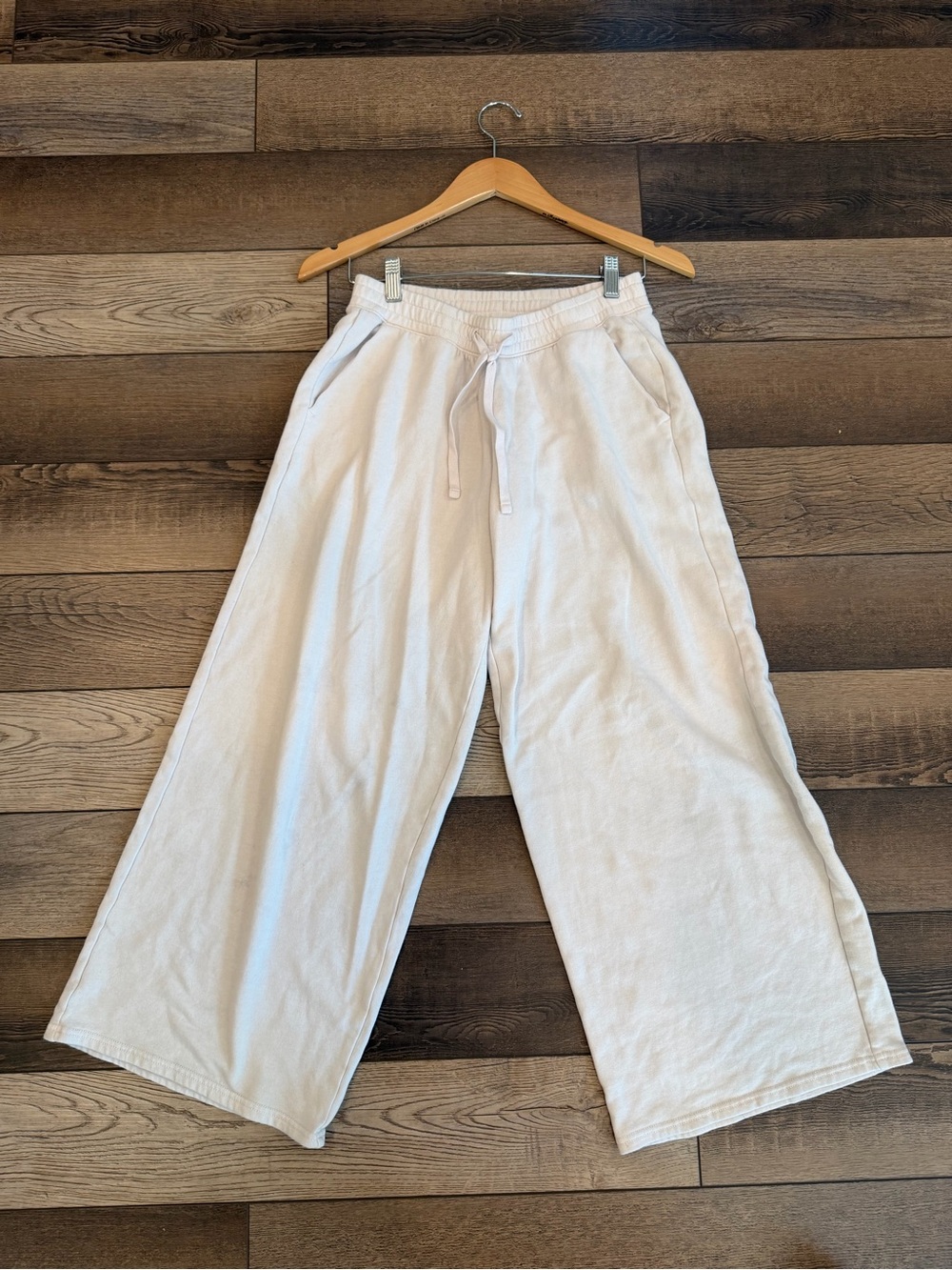Hollister Women's Wide-Leg Drawstring Sweatpants in Light Beige